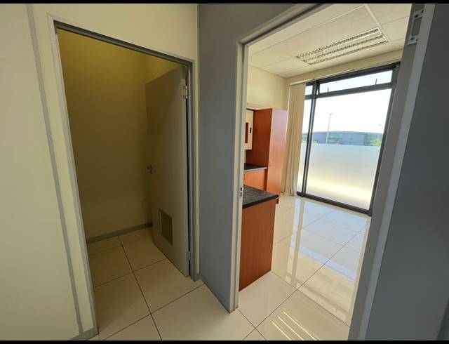 209M² BUSINESS TO LET IN MILNERTON CENTRAL